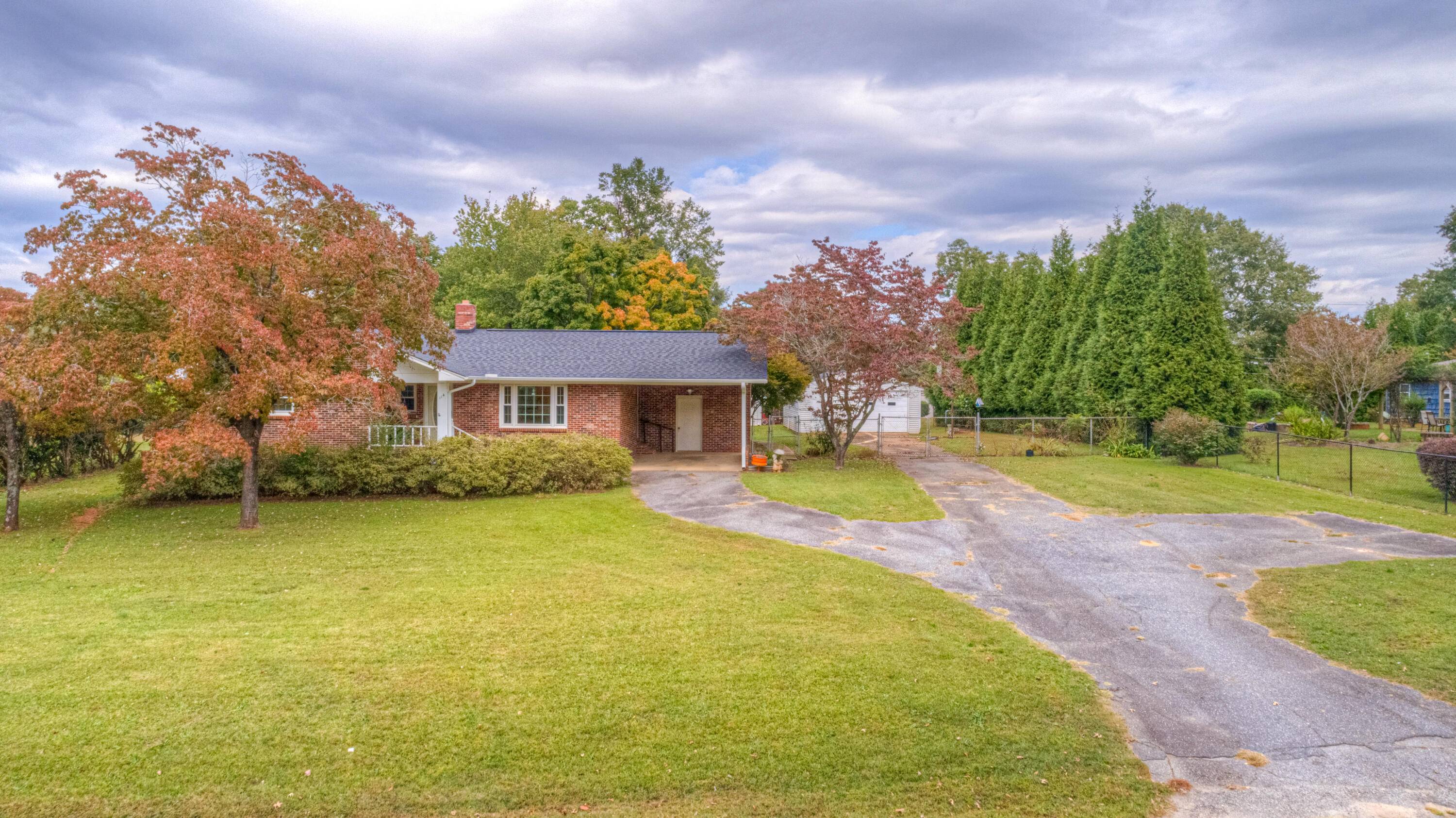 114 E Main St, Duncan, SC 29334
