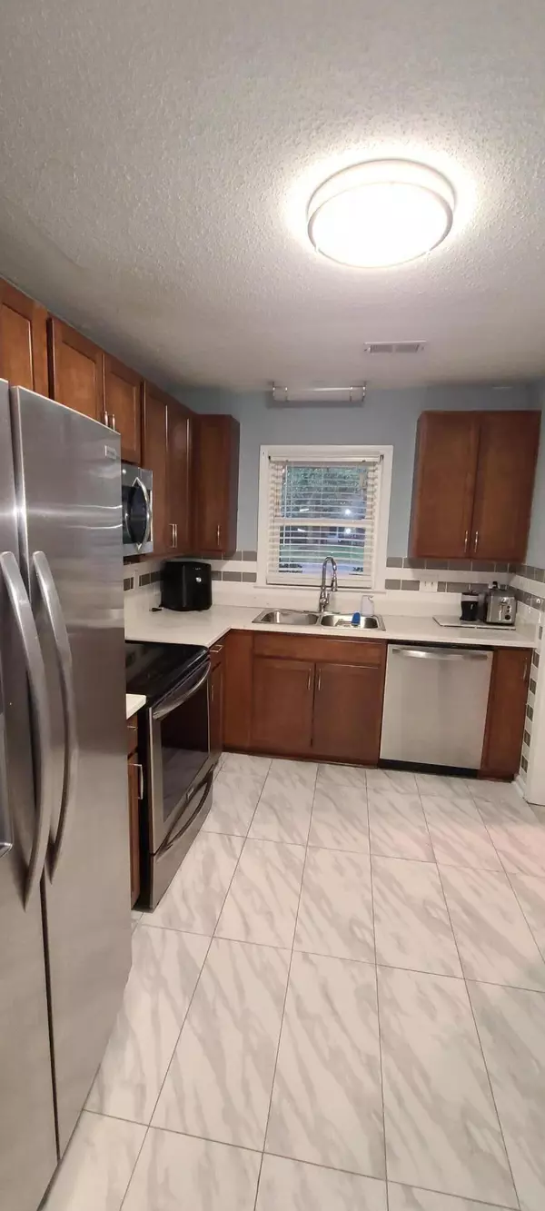 Summerville, SC 29486,206 Ruffin Rd