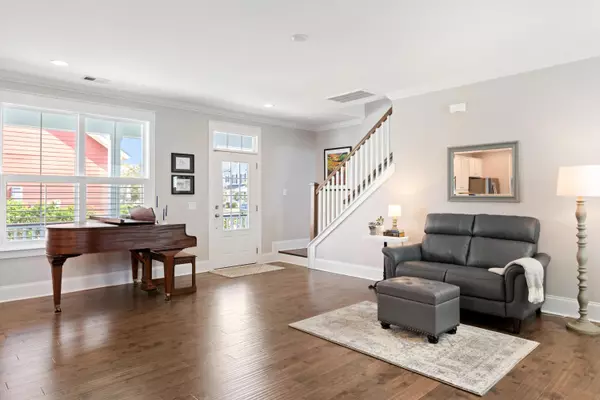 Summerville, SC 29486,328 Ashby St