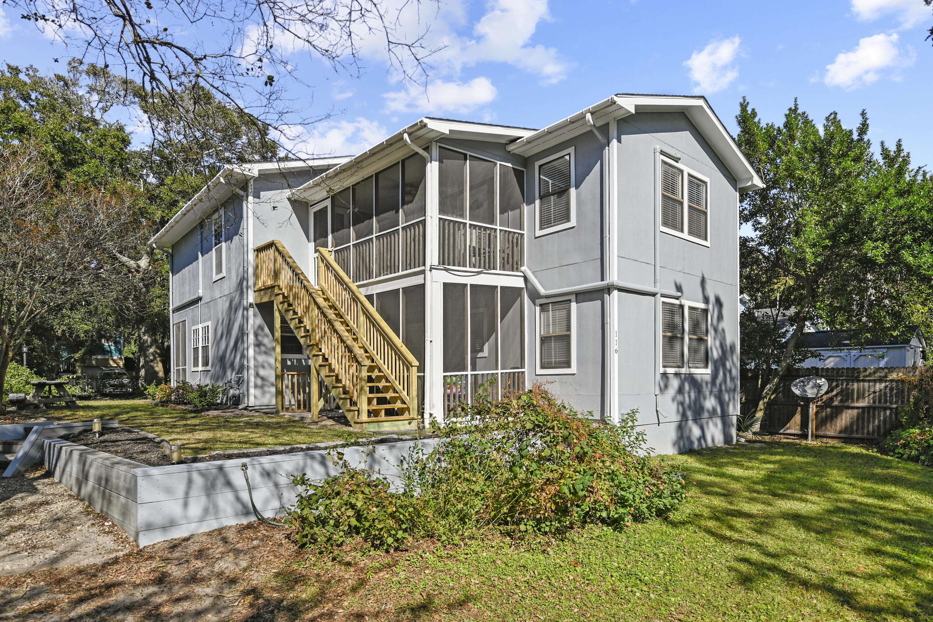 116 W Erie Ave, Folly Beach, SC 29439