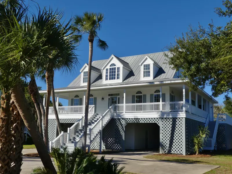 310 Whaley St, Edisto Island, SC 29438