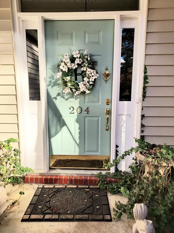 Summerville, SC 29485,204 Wickford Ct