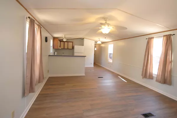 302 Dubois St, Bonneau, SC 29431