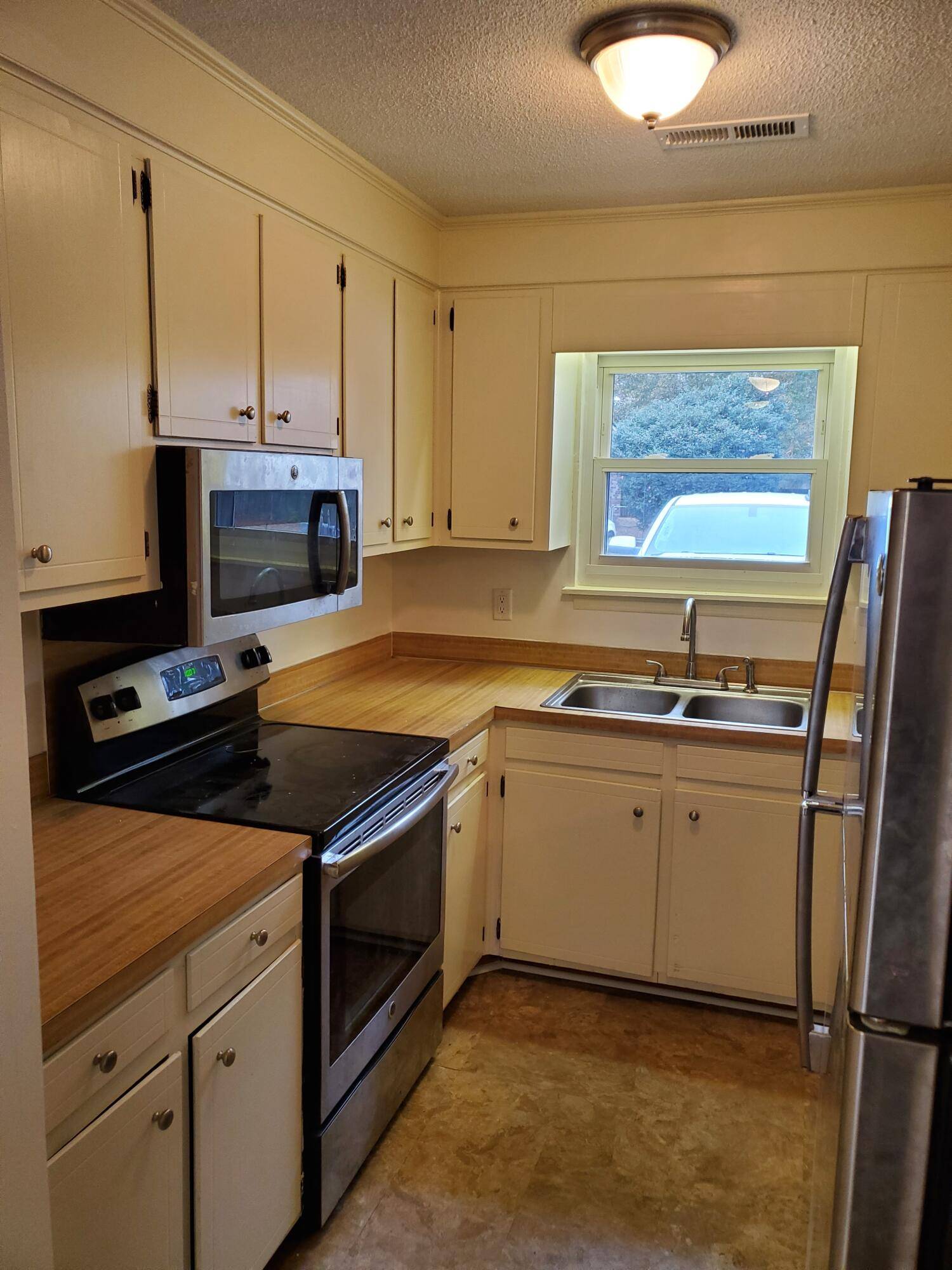 Ladson, SC 29456,228 Miami St #B