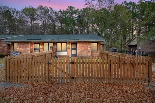 2743 Oak Leaf Dr, North Charleston, SC 29420