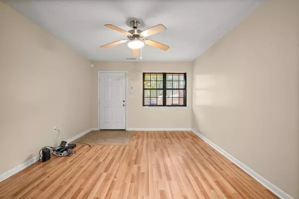 North Charleston, SC 29420,2743 Oak Leaf Dr