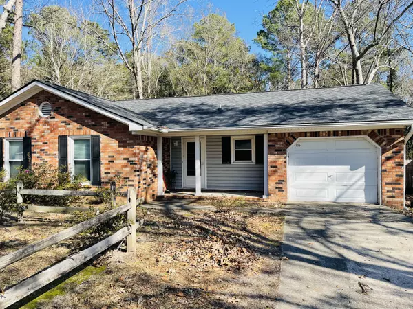135 Highland Ave, Summerville, SC 29486
