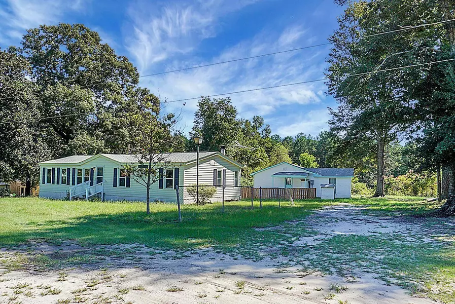 104 Oak Mertz Ln, Bonneau, SC 29431