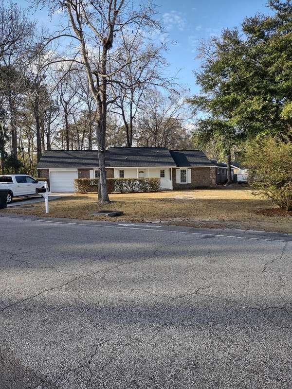 99 Belknap Rd, Goose Creek, SC 29445