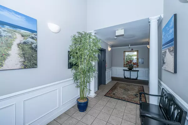 Mount Pleasant, SC 29464,1599 Cambridge Lakes Dr #305e