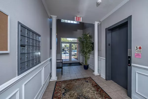 Mount Pleasant, SC 29464,1599 Cambridge Lakes Dr #305e