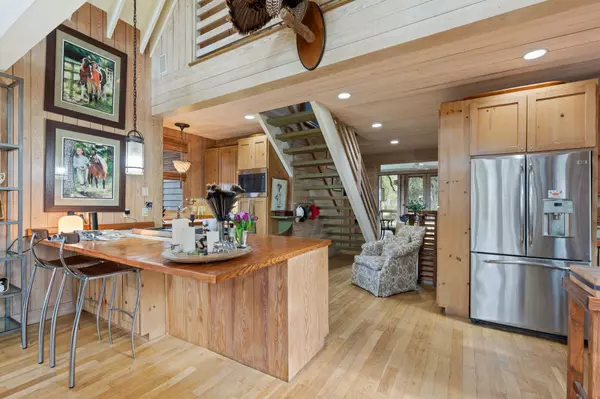 Wadmalaw Island, SC 29487,6148 Josie Ridge Rd