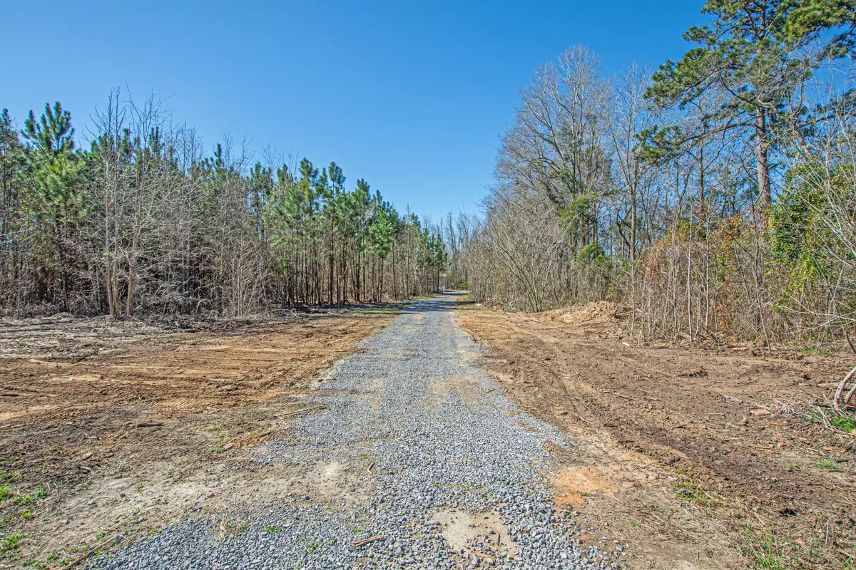 Cross, SC 29436,933 Broad Ln