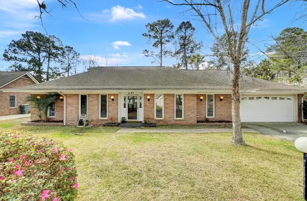 35 Lombardi Ln, Hanahan, SC 29410