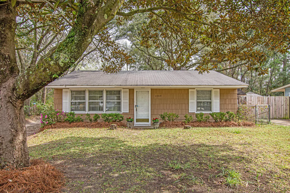 Hanahan, SC 29410,1205 Hawthorne Cir