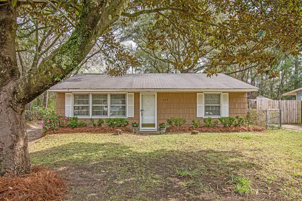 1205 Hawthorne Cir, Hanahan, SC 29410