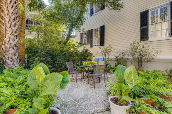 Charleston, SC 29401,151 Wentworth St #1b