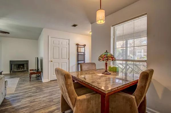 North Charleston, SC 29418,7930 Edgebrook Cir #2003c