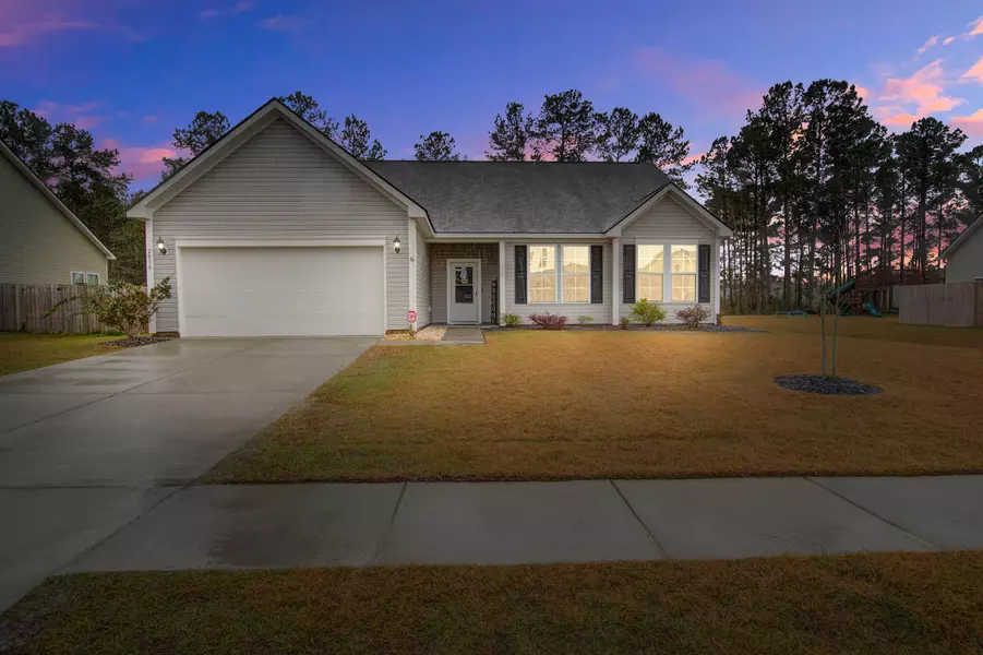 2010 Triple Crown Ln, Ridgeville, SC 29472