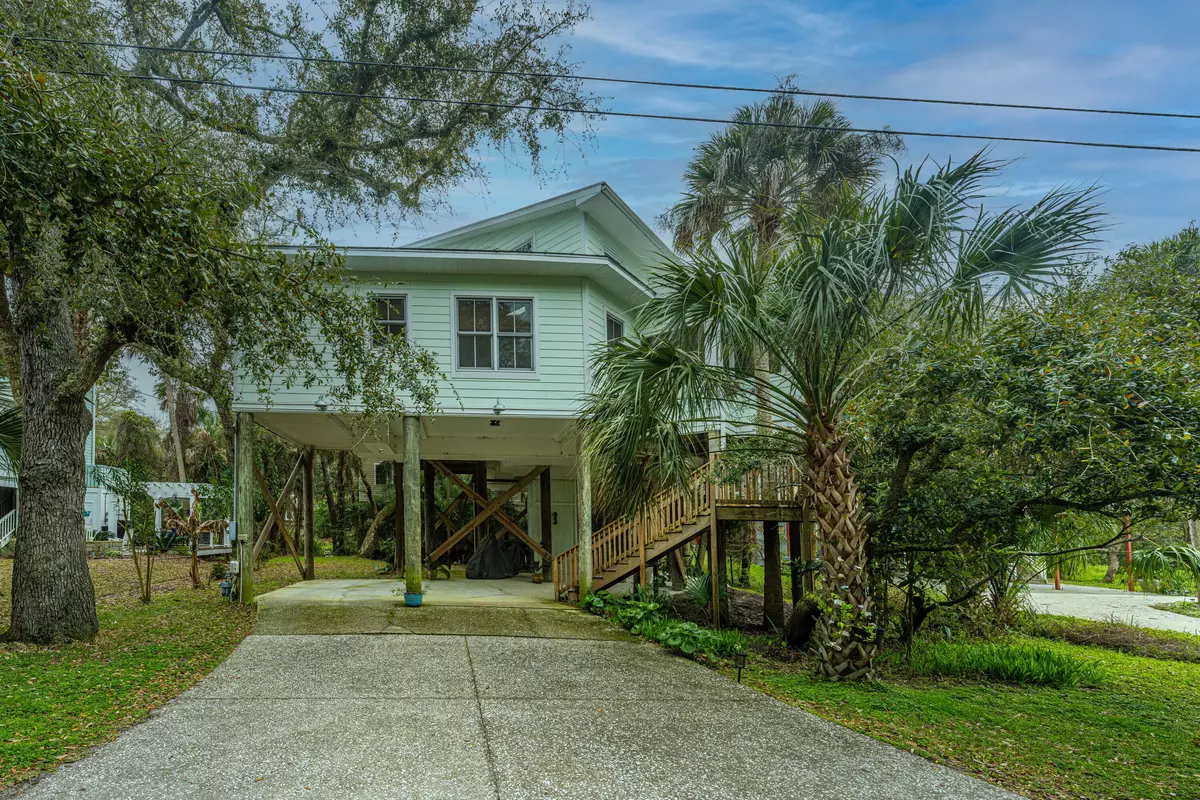 Folly Beach, SC 29439,217 E Huron Ave