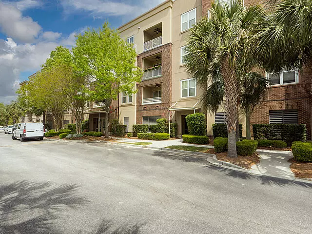 Charleston, SC 29492,200 River Landing Dr #203h