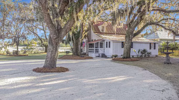 Mcclellanville, SC 29458,127 Oak St