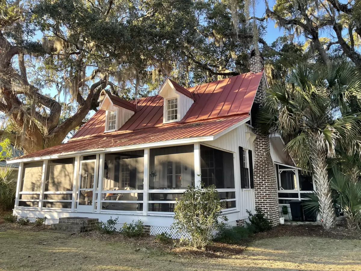 Mcclellanville, SC 29458,127 Oak St