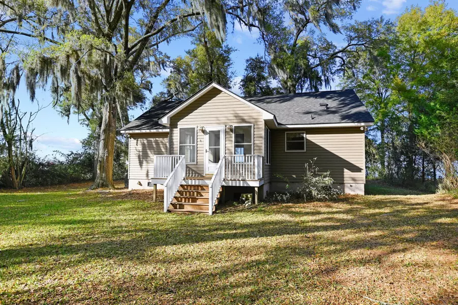 5866 Pecanetta Rd, Wadmalaw Island, SC 29487