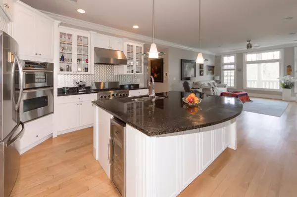 Daniel Island, SC 29492,144 Fairbanks Oak Aly Aly #3a