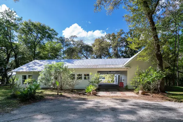 8440 Chisolm Plantation Rd, Edisto Island, SC 29438