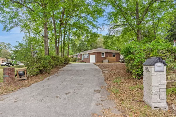 Hanahan, SC 29410,1121 Inverness Ln