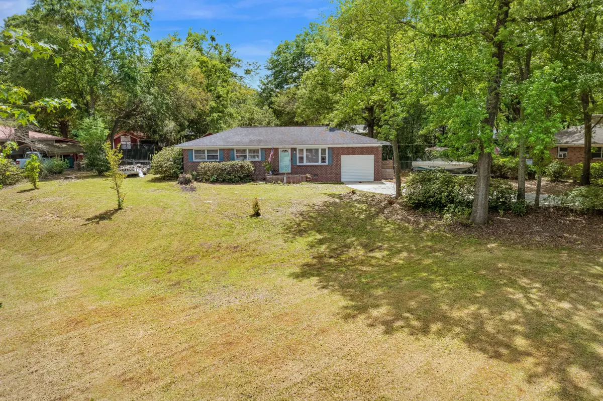 Hanahan, SC 29410,1121 Inverness Ln