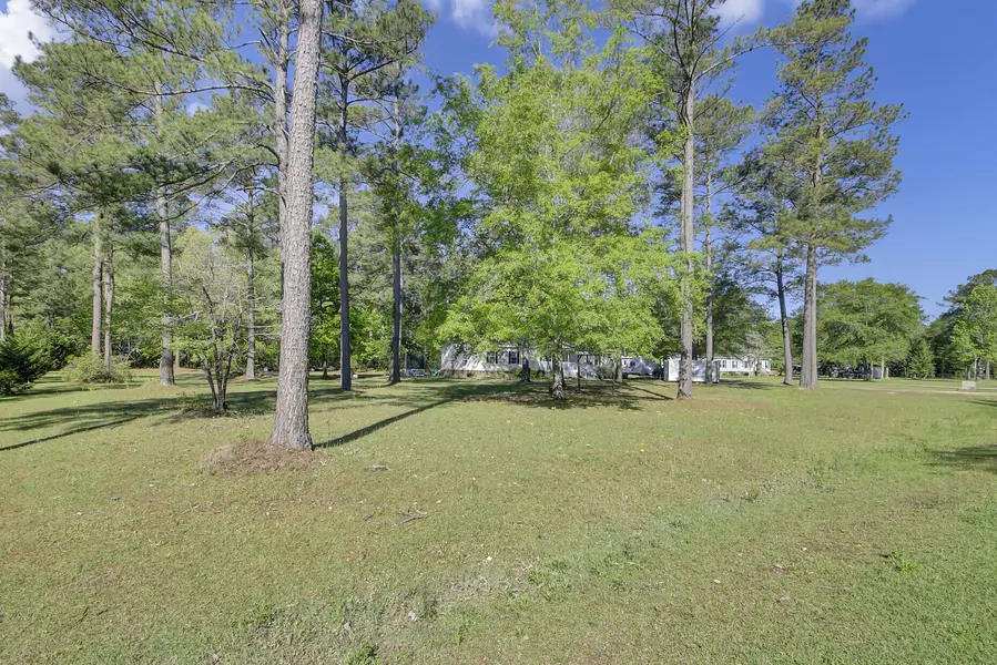 139 Fox Dog Dr, Bonneau, SC 29431