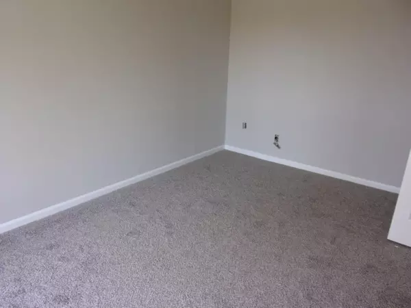 North Charleston, SC 29418,5049 Popperdam Creek Dr