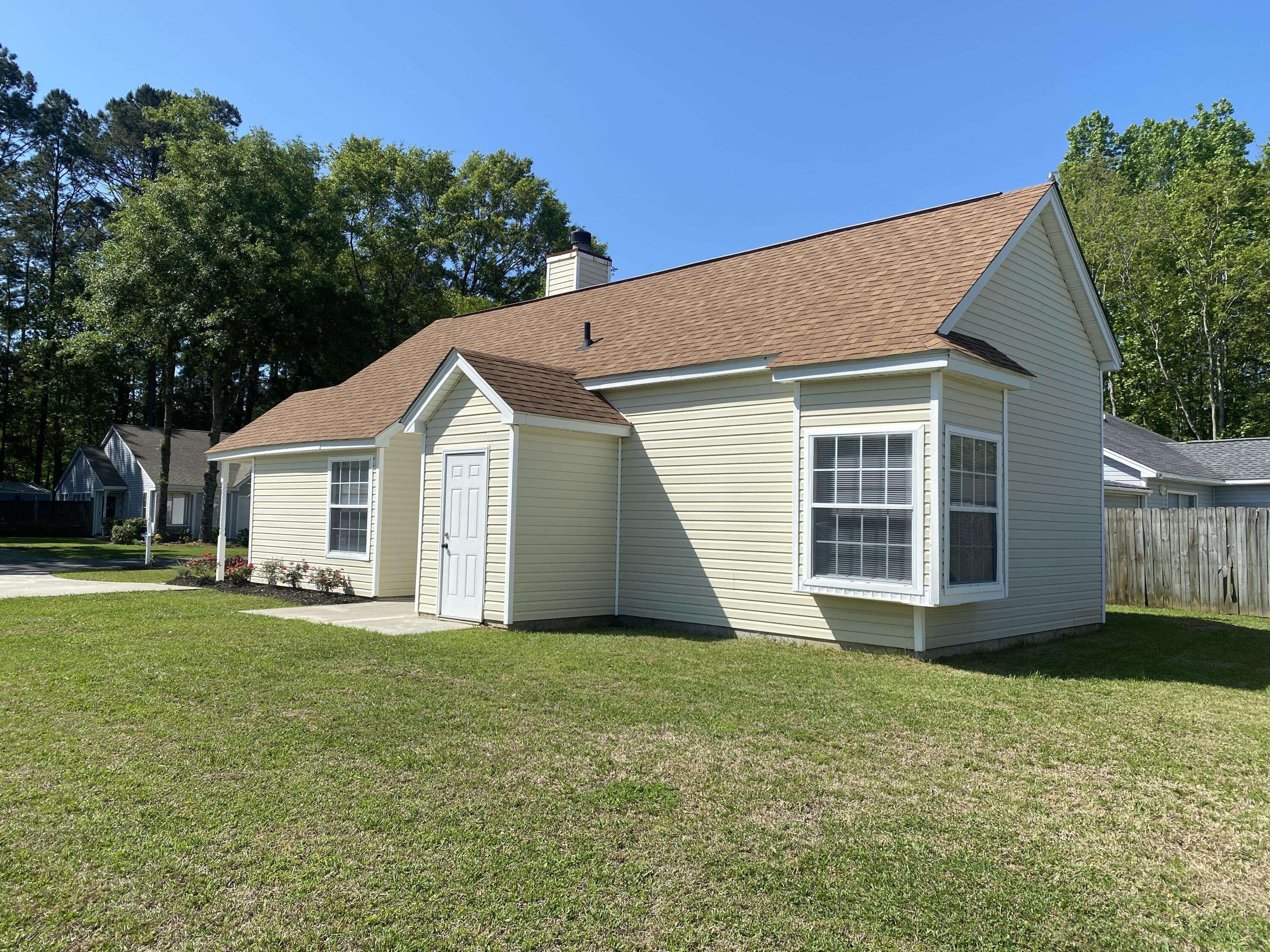 Summerville, SC 29486,315 Hedge Way