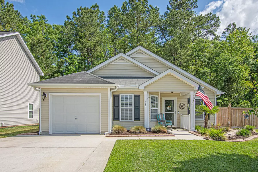 195 Blackstone Dr, Moncks Corner, SC 29461