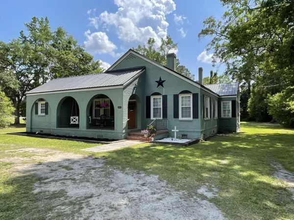 1081 Gilmore Ave, Holly Hill, SC 29059