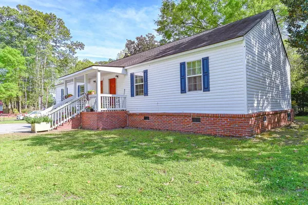 North Charleston, SC 29420,7625 E Oakridge Cir #A & B