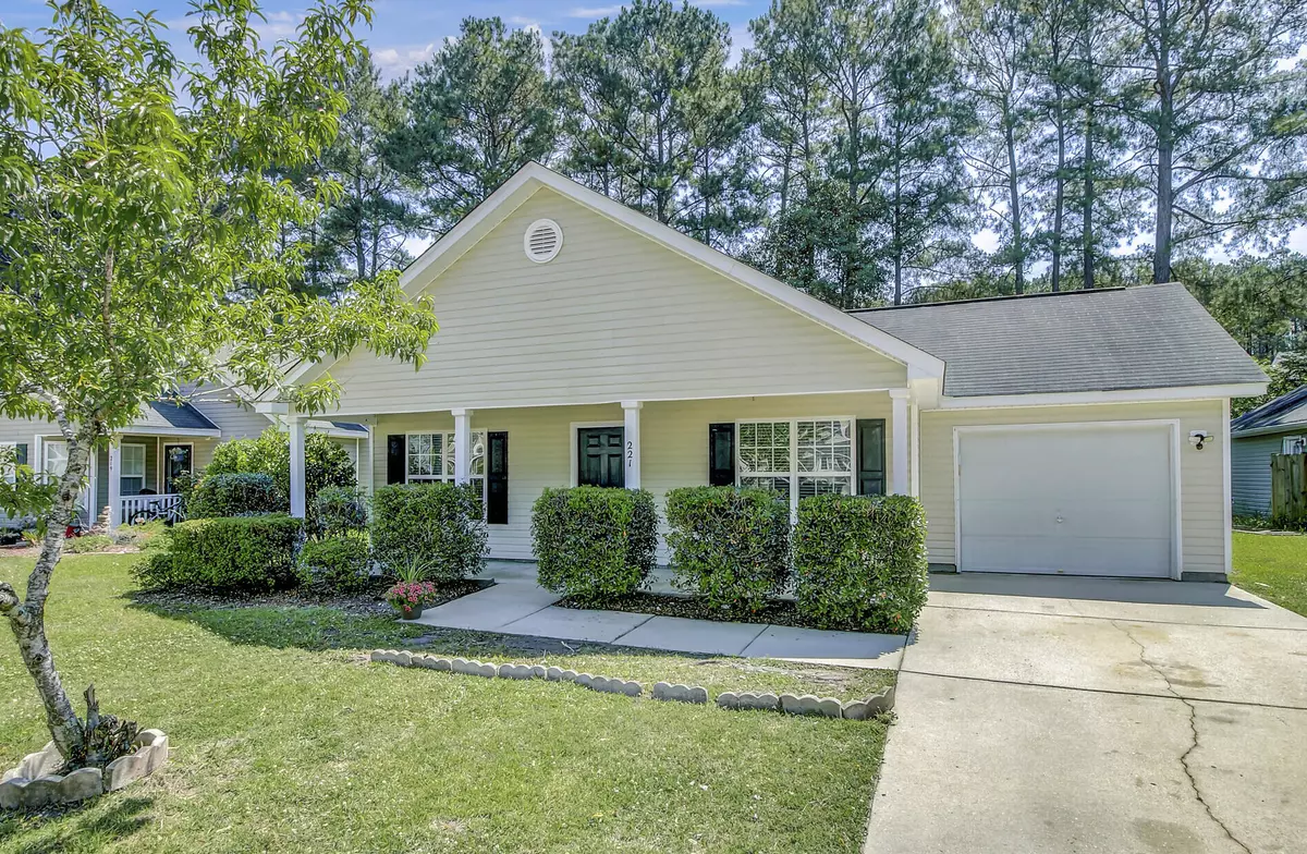 Summerville, SC 29483,221 Bainsbury Ln