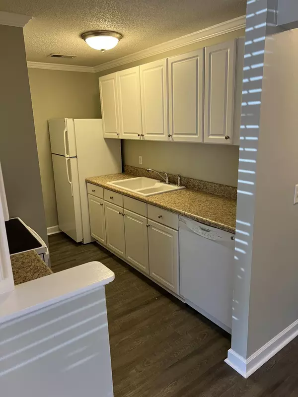 North Charleston, SC 29418,7935 Edgebrook Cir #B