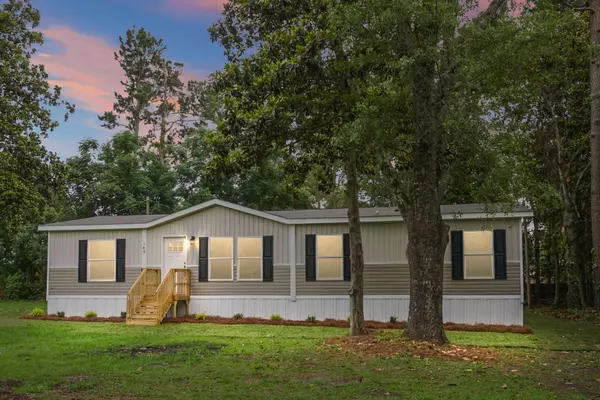 143 Ravenell Dr, Saint Stephen, SC 29479