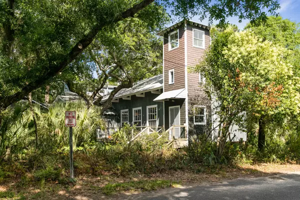 622 E Cooper Ave, Folly Beach, SC 29439