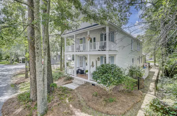 Summerville, SC 29483,105 Lowndes Ln