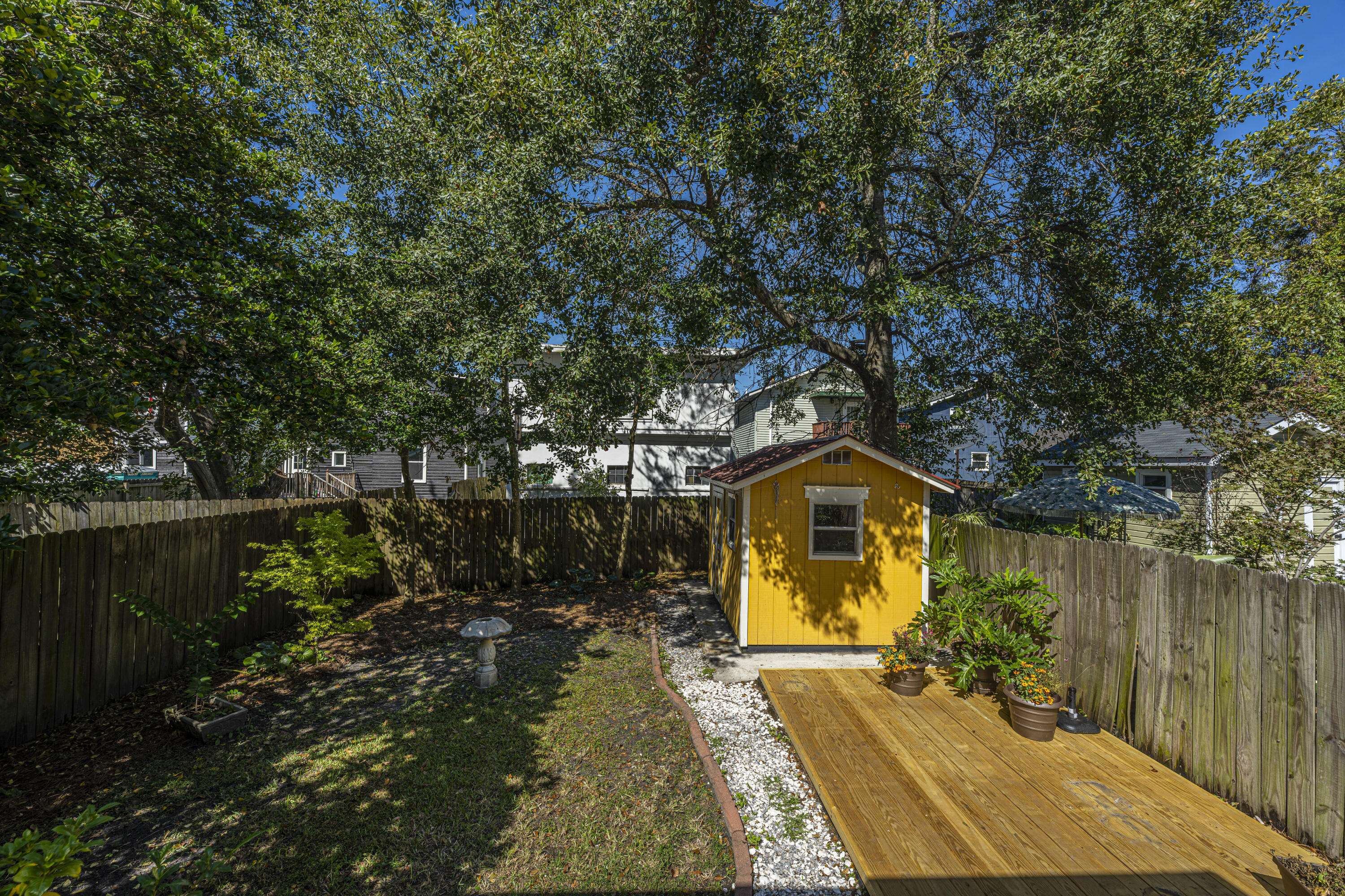 Charleston, SC 29403,30 Maple St