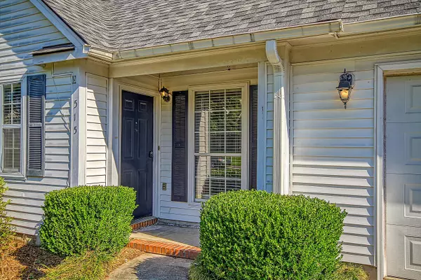 Summerville, SC 29485,515 Salterton St