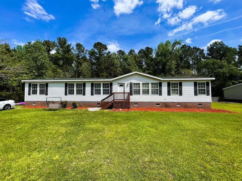 688 Crawford Rd, Bonneau, SC 29431