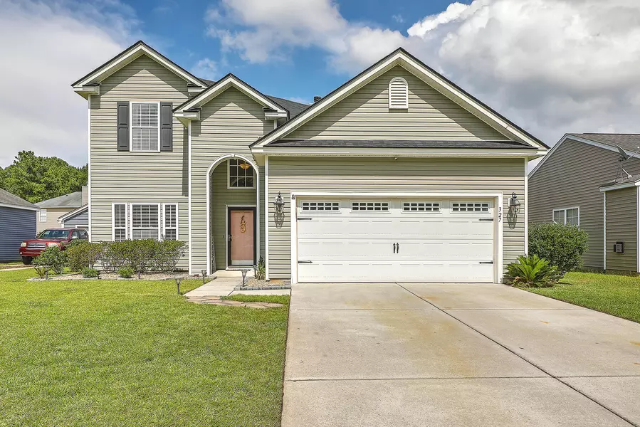 327 Killarney Trl, Moncks Corner, SC 29461