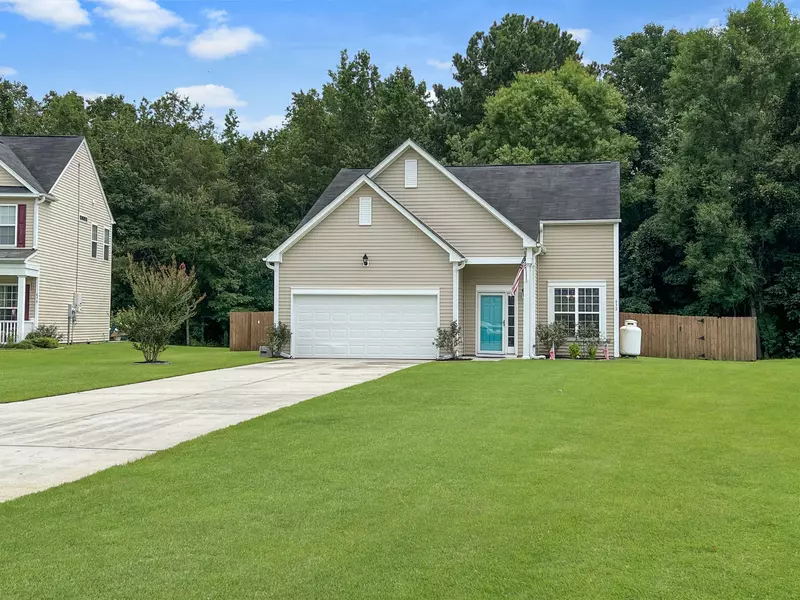 632 English Oak Cir, Moncks Corner, SC 29461