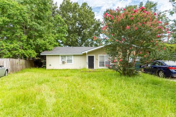 239 Horseshoe Dr, Goose Creek, SC 29445