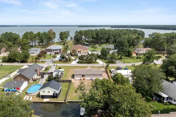 Bonneau, SC 29431,344 Lake Moultrie Dr